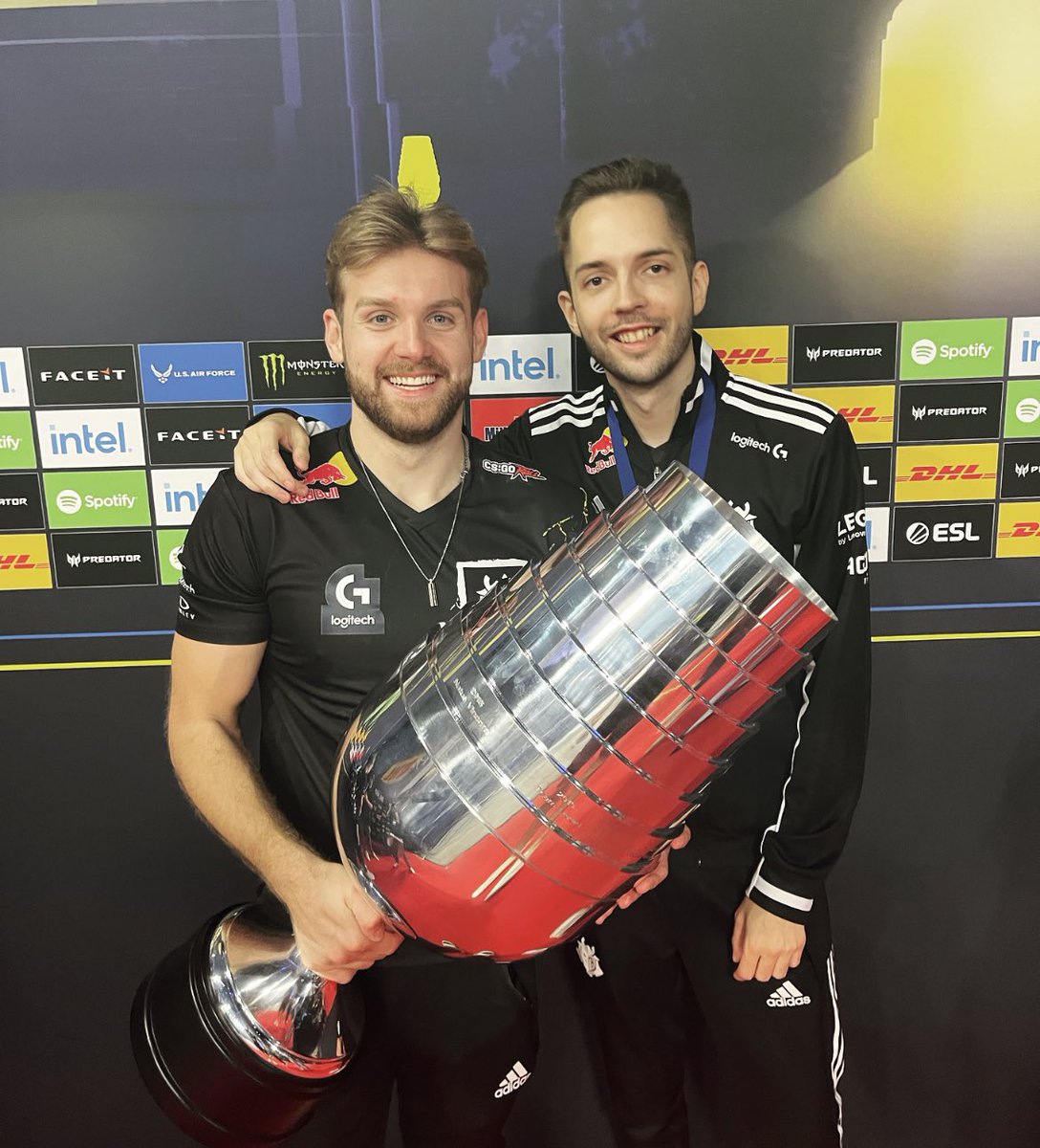 insanely grateful that I got to wear the same jersey and win trophies with the best rifler to ever do it in CS. Best of luck next 🥺