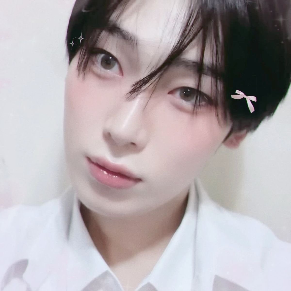 sunymysunshine's tweet image. Sunoo’s pretty pink peachy cheeks 🍑🤏🏻