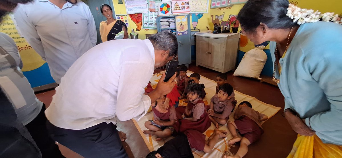 CementManju's tweet photo. ಗೊರೂರಿನ ಅಂಗನವಾಡಿ ಕೇಂದ್ರಕ್ಕೆ ಭೇಟಿ ನೀಡಿ ಅಂಗನವಾಡಿಯ ಮೂಲಭೂತ ಸೌಕರ್ಯ, ಆಹಾರ ಸರಬರಾಜು ಇನ್ನಿತರ ವಿಷಯಗಳ ಪರಿಶೀಲನೆ ನಡೆಸಲಾಯಿತು.

#Goruru #Anganavadi #children #cememtmanju #sakleshpura #aluru #kattaya #bjp https://t.co/LoNc8dptva