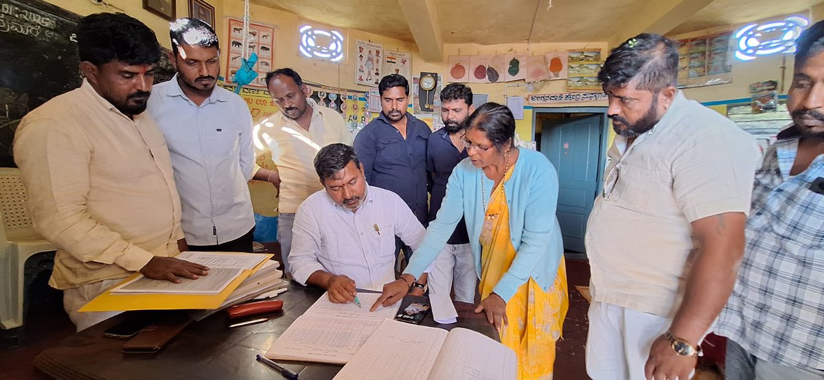 CementManju's tweet photo. ಗೊರೂರಿನ ಅಂಗನವಾಡಿ ಕೇಂದ್ರಕ್ಕೆ ಭೇಟಿ ನೀಡಿ ಅಂಗನವಾಡಿಯ ಮೂಲಭೂತ ಸೌಕರ್ಯ, ಆಹಾರ ಸರಬರಾಜು ಇನ್ನಿತರ ವಿಷಯಗಳ ಪರಿಶೀಲನೆ ನಡೆಸಲಾಯಿತು.

#Goruru #Anganavadi #children #cememtmanju #sakleshpura #aluru #kattaya #bjp https://t.co/LoNc8dptva