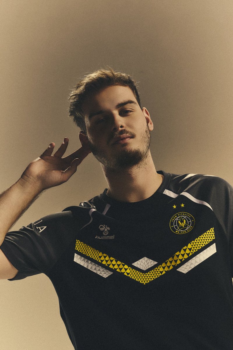 M0nkeyM00n's tweet image. New jersey, same MM 🐝