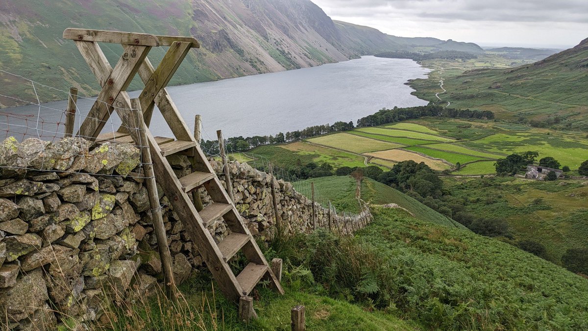 PhysicsBear's tweet photo. @silverpebble @LakesStiles @phil_d13 The stile cup is properly awesome. And @LakesStiles is over on bluesky too if you need more stile-based happiness. A clerical error meant I missed the deadline for entering this year. Here's a nice stile overlooking Wastwater though https://t.co/tllRDg6cTl