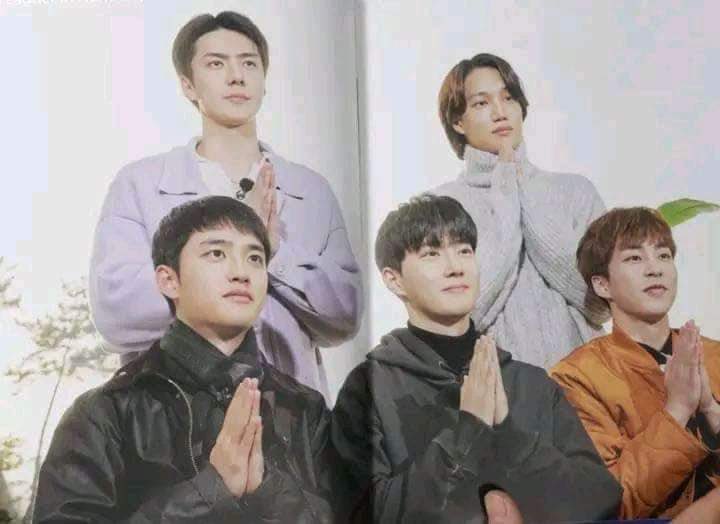 kim_joyngin's tweet photo. prayer circle:

                    🕯      🕯
           🕯                         🕯
                          EXO
        🕯            OT9           🕯
                  COMEBACK
           🕯                          🕯
                    🕯      🕯 https://t.co/0AybVW8GWz