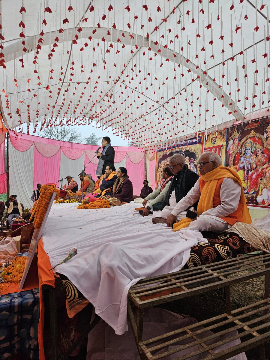 Drsitasaran's tweet photo. श्री राम मंदिर आंदोलन के हुतात्मा कारसेवक स्वर्गीय श्री राम बहादुर वर्मा जी की पुण्यतिथि पर तीन दिवसीय राम कथा उपरांत आयोजित श्रद्धांजलि सभा में मुख्य अतिथि प्रदेश महामंत्री और विधान परिषद सदस्य श्री गोविंद नारायण शुक्ल जी.
@gnshuklabjp @BJP4UP @BJP4India @BJPKashiKshetra https://t.co/rrPtYESVcb