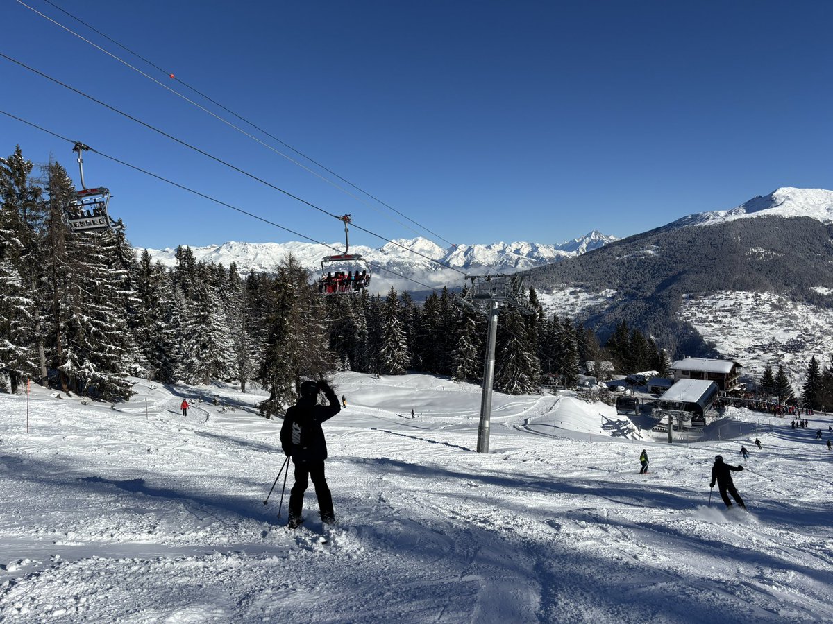 ValaisDude's tweet photo. A bluebird powder day across the 4Vallees - sublime end to a holiday period of superb skiing conditions #Thyon #Veysonnaz #Nendaz #Verbier https://t.co/IcYXjXB50E