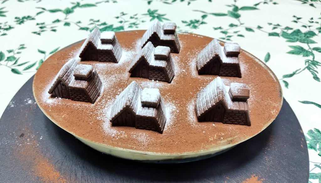 o6la1su's tweet photo. 母作、集合住宅ケーキ https://t.co/lSrkSWK7Cf