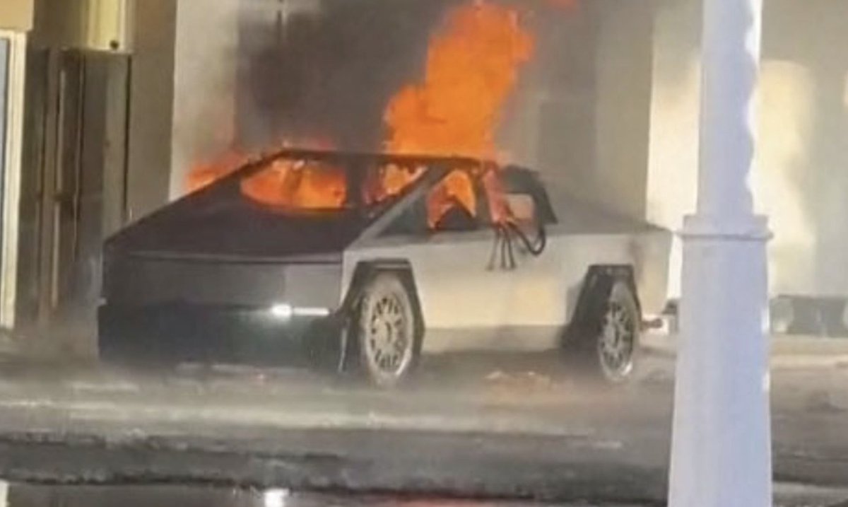 mtaibbi's tweet image. America This Week: Terror Attacks Live Discussion at 10 ET, Friday, January 3

Recapping a confusing jumble of new facts with @walterkirn this morning:

open.substack.com/pub/taibbi/p/a…