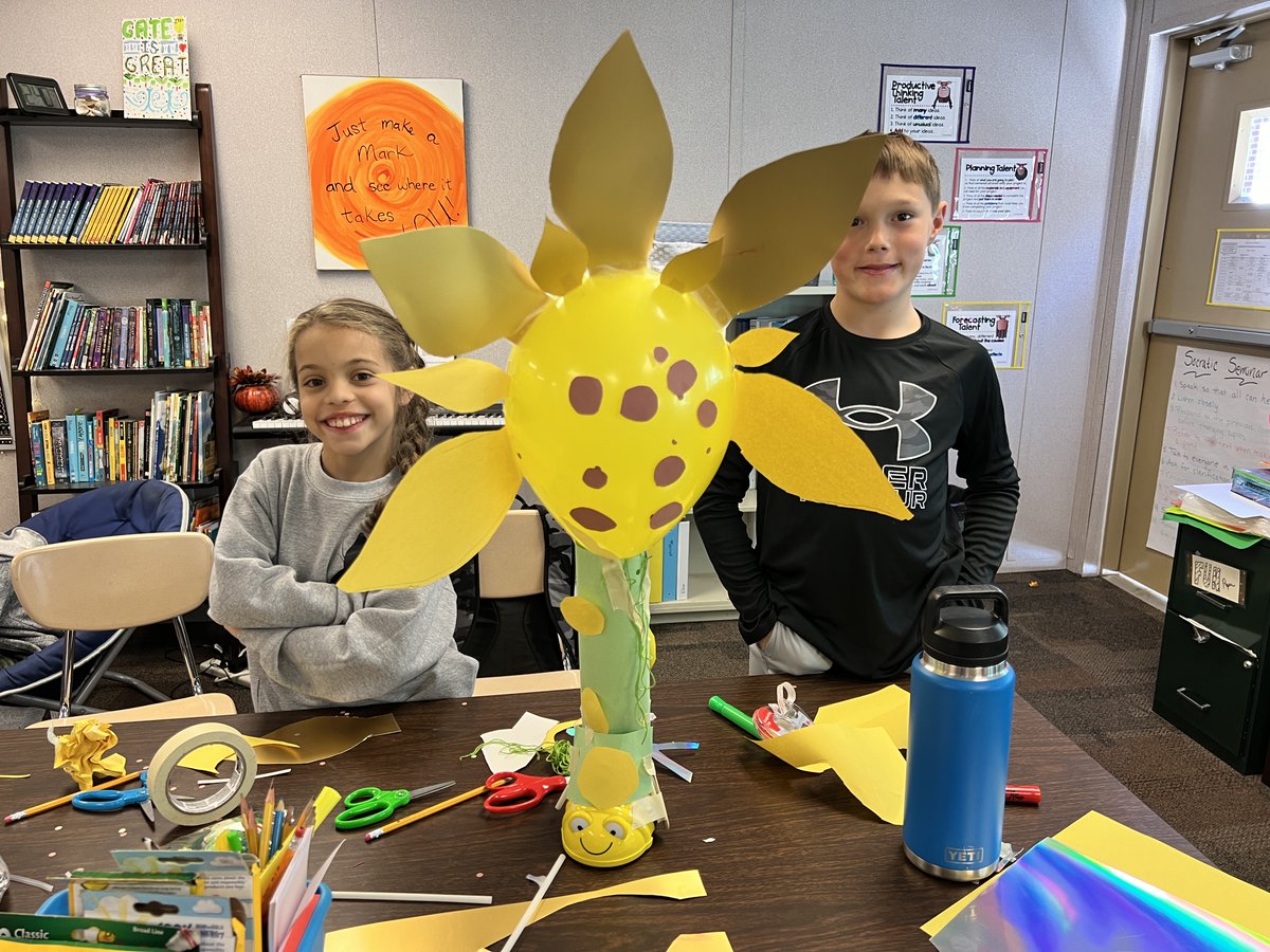 HCSgate's tweet image. Hampton Cove Elementary GATE students brought creativity and joy to November by designing floats and hosting a parade for the younger grades! 🎉✨ #StudentCreativity #ParadeFun #GATEProgram