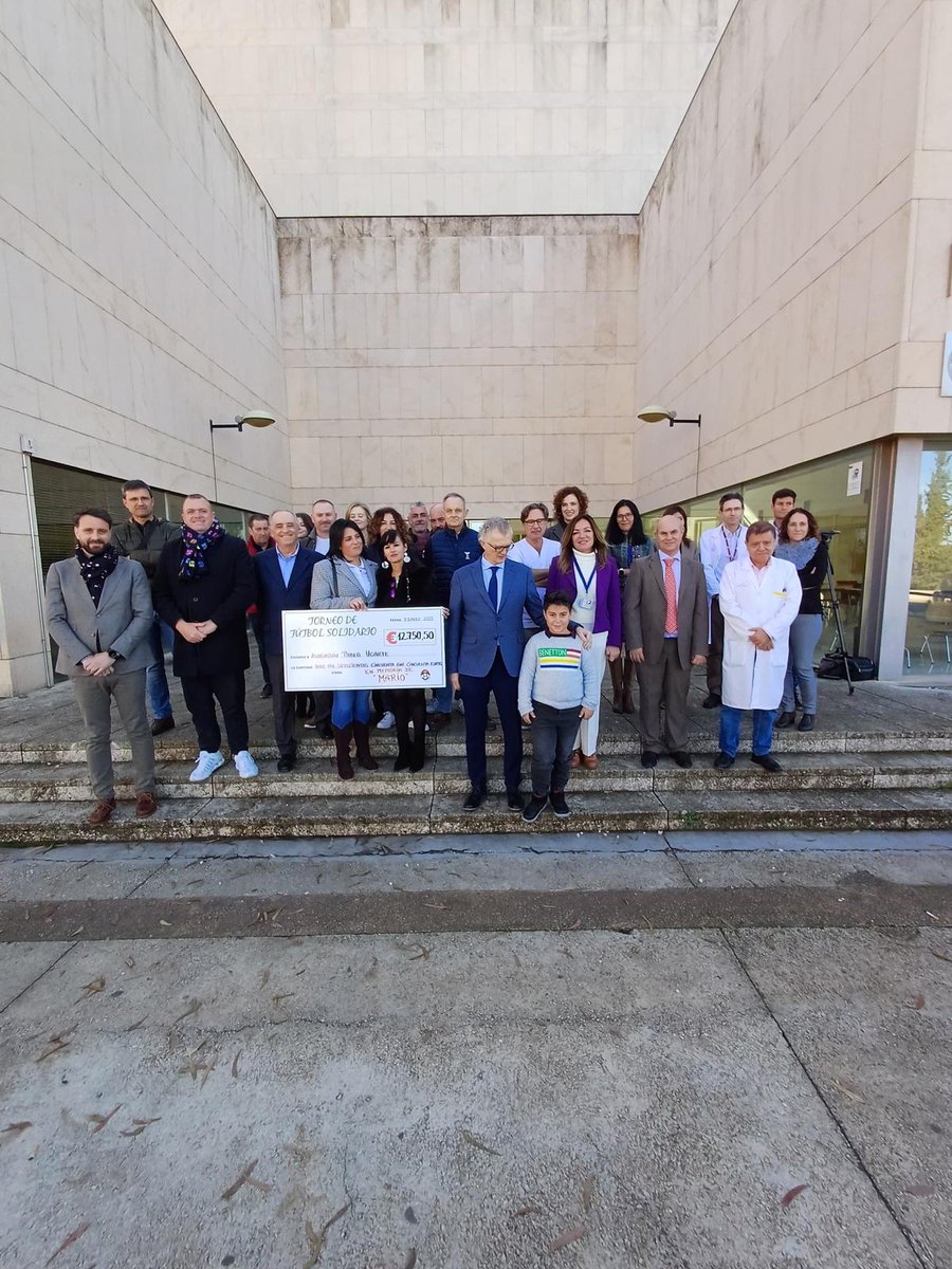Murciasalud's tweet photo. Un grupo de niños y familias de Avilés (Lorca) donan al Instituto Murciano de Investigación Biosanitaria Pascual Parrilla (IMIB) 12.750 euros recaudados en un torneo de fútbol benéfico para contribuir a la investigación 🔬 contra el cáncer infantil‼️

https://t.co/7kTKNgzW6n

#MurciaSalud
