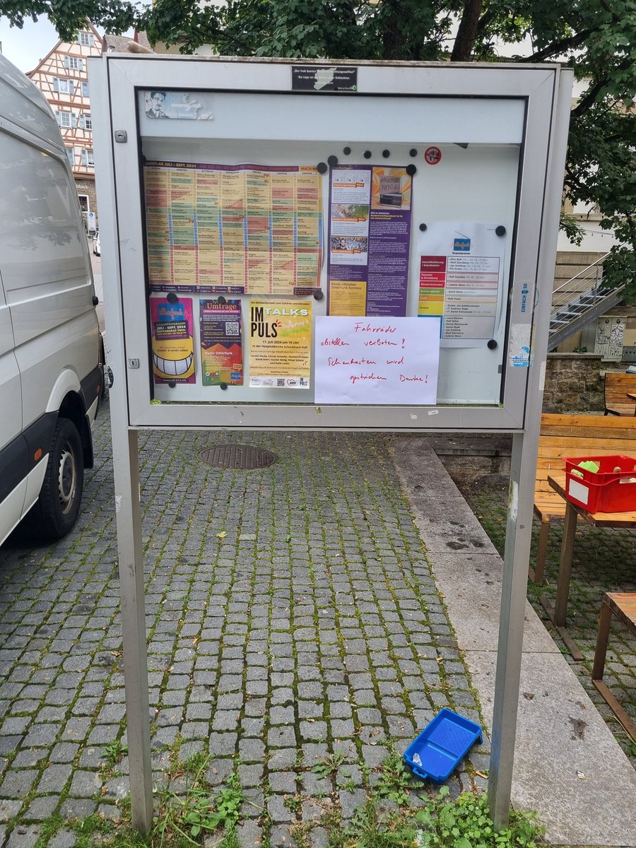 👊 ALLES IM KASTEN 💪

Wem ist er schon aufgefallen?
Ein orange angemalter Infokasten leuchtet ab jetzt farbenfroh für Euch auf der Straße.
Schaut Euch schlau und checked das Foto des Monats. 

Der aufgehübschte Kasten ist ein wahre StHörfunk-Gemeinschaftsproduktion.
