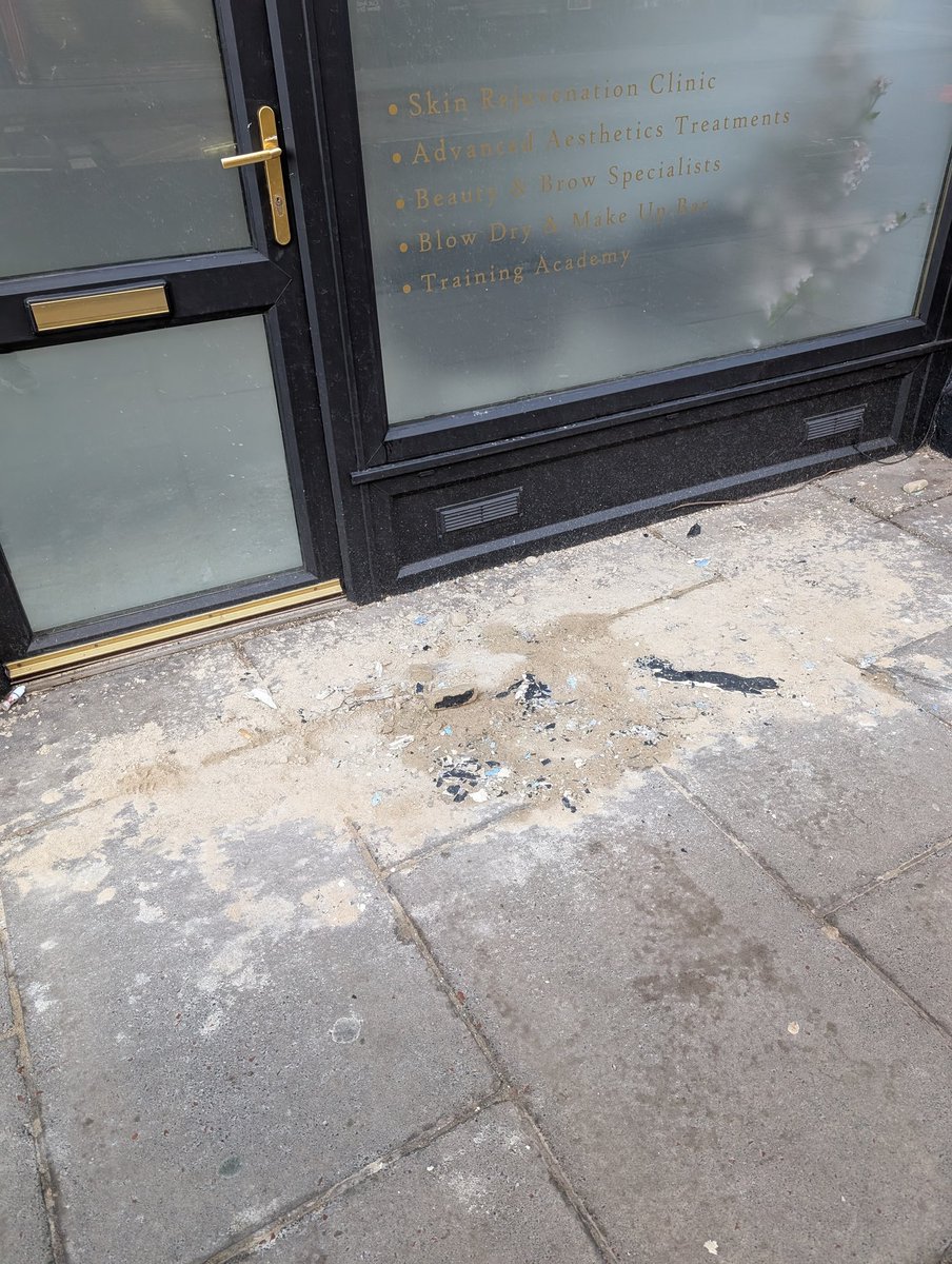 Stef North Sagrott (@archaeostef) on Twitter photo The sandstone masonry drip moulding above 140 Gorgie Road has failed and some fallen on to the pavement below. Thankfully no-one seems to have been hurt <a href="/edinhelp/">Edinburgh Council Help</a> <a href="/GDCC_/">Gorgie Dalry Community Council</a> The sandstone masonry drip moulding above 140 Gorgie Road has failed and some fallen on to the pavement below. Thankfully no-one seems to have been hurt <a href="/edinhelp/">Edinburgh Council Help</a> <a href="/GDCC_/">Gorgie Dalry Community Council</a>