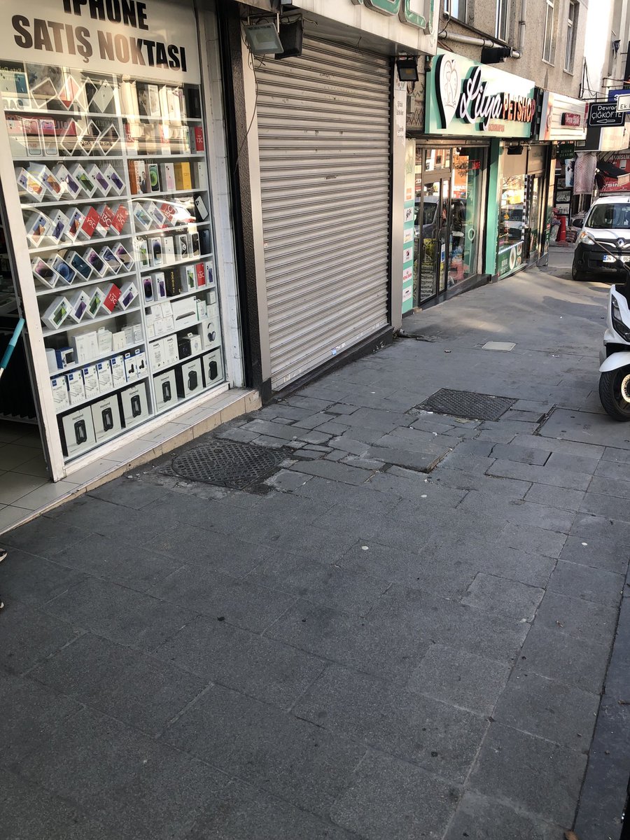 Gaziosmanpaşa küçükköyolu caddrsi no 21/c önü kaldırım hali insanlar takılıp düşüyo sakat ve bebek arabaları geçemiyo ⁦<a href="/GOPBelediyesi/">Gaziosmanpaşa Belediyesi</a>⁩ ⁦<a href="/chpgopasa/">CHP Gaziosmanpaşa İlçe Başkanlığı</a>⁩ ⁦⁦<a href="/ekremimamoglu34/">Ekrem İmamoğlu</a>⁩