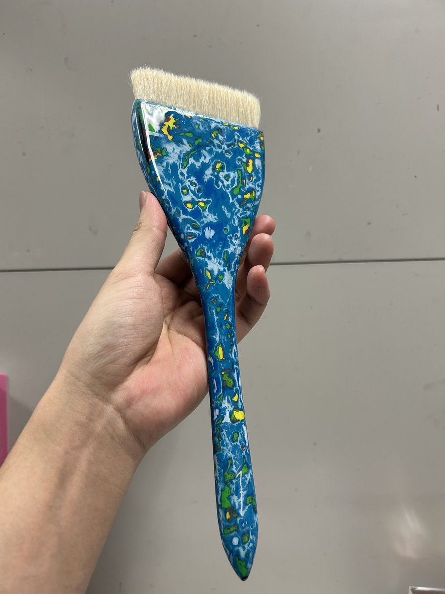 srmsll's tweet photo. 明けましておめでとうございます。

年明けのコンクールの景品はこれを作りました。
今年はこんな変なの作ってないで、絵を引き続き頑張り���す。 https://t.co/1wnZCoVjhR