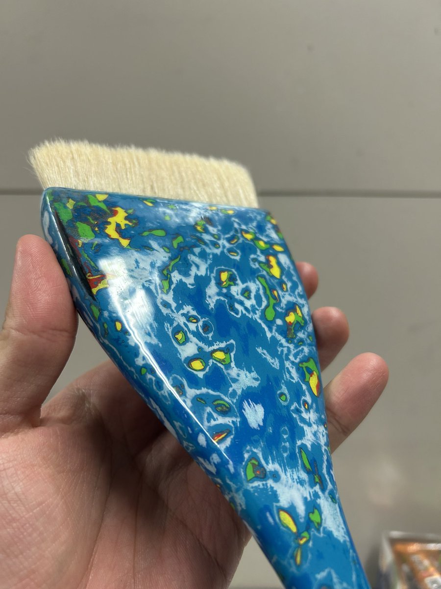 明けましておめでとうございます。

年明けのコンクールの景品はこれを作りました。
今年はこんな変なの作ってないで、絵を引き続き頑張ります。