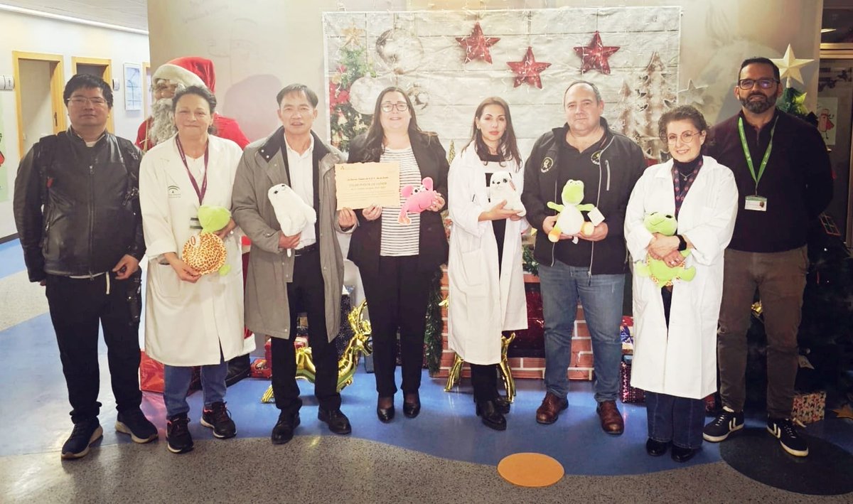AGSSurSevilla's tweet photo. 🧸🪁🏐Muchas gracias a los Comerciantes de la Comunidad China en Andalucía por su donación de juguetes para nuestros peques de la mano de @RAGCEasociados,  @PolicíaLocalcc y @Asc_SONRISAS https://t.co/xAhx82xKif