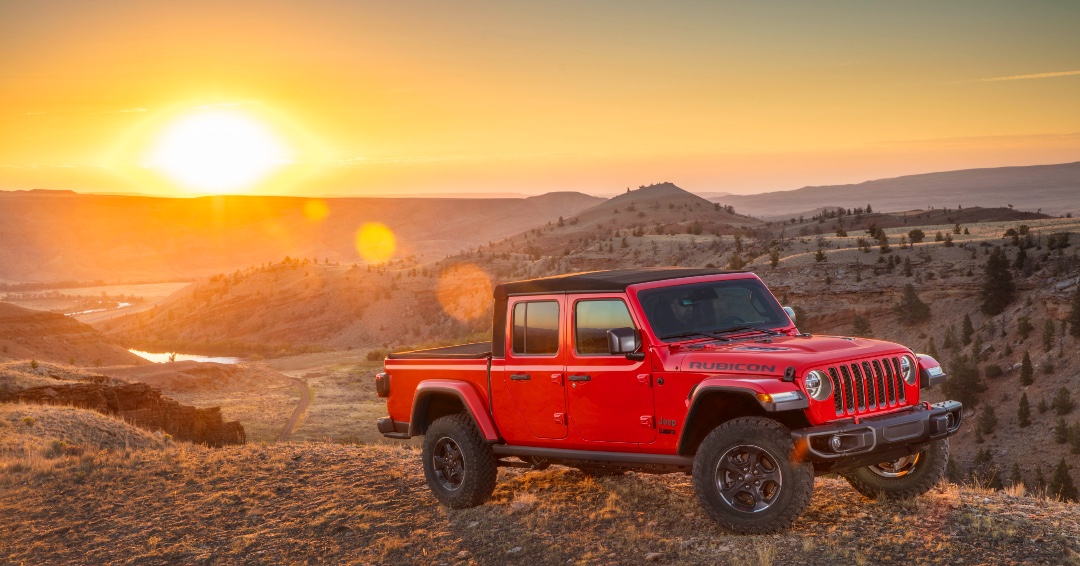 Engineered to be enjoyed! the Jeep Gladiator delivers unmatched performance and versatility. 
Take the wheel to feel its exhilarating drive first hand. 
Book a test at a dealership near you: jeep.com/za/shopping-to… 

#JeepSA 
#JeepGladiator 
#JeepLife 
#JeepAdventure