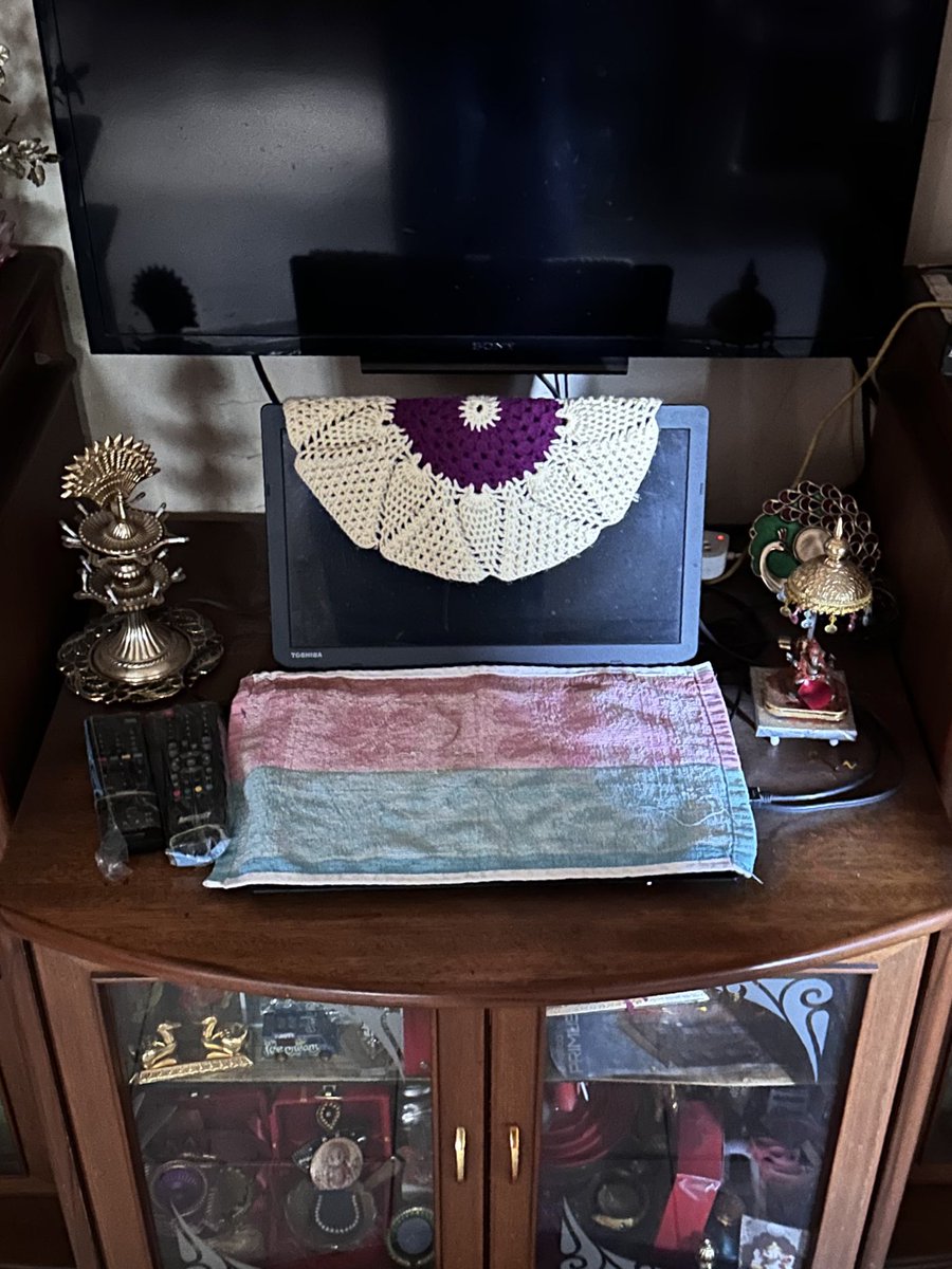my atya’s laptop setup BLOWS you tech bros out of the water easy. the panache is insane