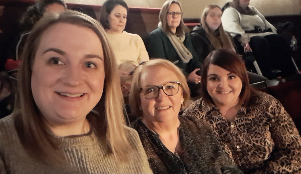 km_eyfs's tweet photo. First show of the year and a trip to London 🎭🥰 https://t.co/FJLYSWMI3m