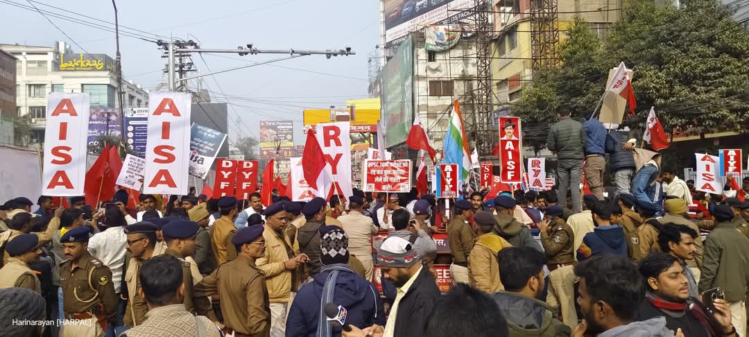 ryaindia's tweet image. BPSC की 70वीं PT रद्द कर,परीक्षा की नई तारीखों की घोषणा जल्द करने की मांग को लेकर पटना में मुख्यमंत्री आवास का घेराव।

• पेपर लीक–परीक्षा माफिया तंत्र खत्म करो! सख्त कानून बनाओ!
• पुलिस लाठीचार्ज के दोषियों को दंडित करो!
#BPSC #BPSCReExamForAll #bpscexam #bpsc2024 #bpsc70th