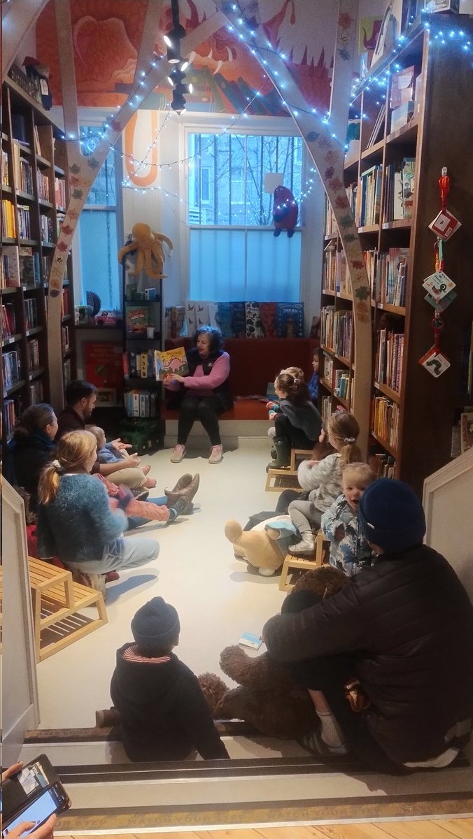 Our first day back, and our first Storytime of the New Year! Start as you mean to go on!!

#Bruntsfield #Edinburgh #Edimbourg #books #livres #BookTwitter