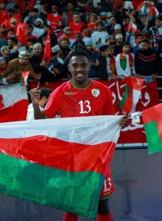 مع إحترامي لبقية الأسماء، ولكن المفروض أن أول لاعب أساسي ضد البحرين غدًا، هو ثاني الرشيدي..

قدم أداء ممتاز جدًا ضد السعودية وممتاز في الكرات الهوائية وفي العرضيات، بعكس أداء محمد المسلمي وهفواته في المجموعات