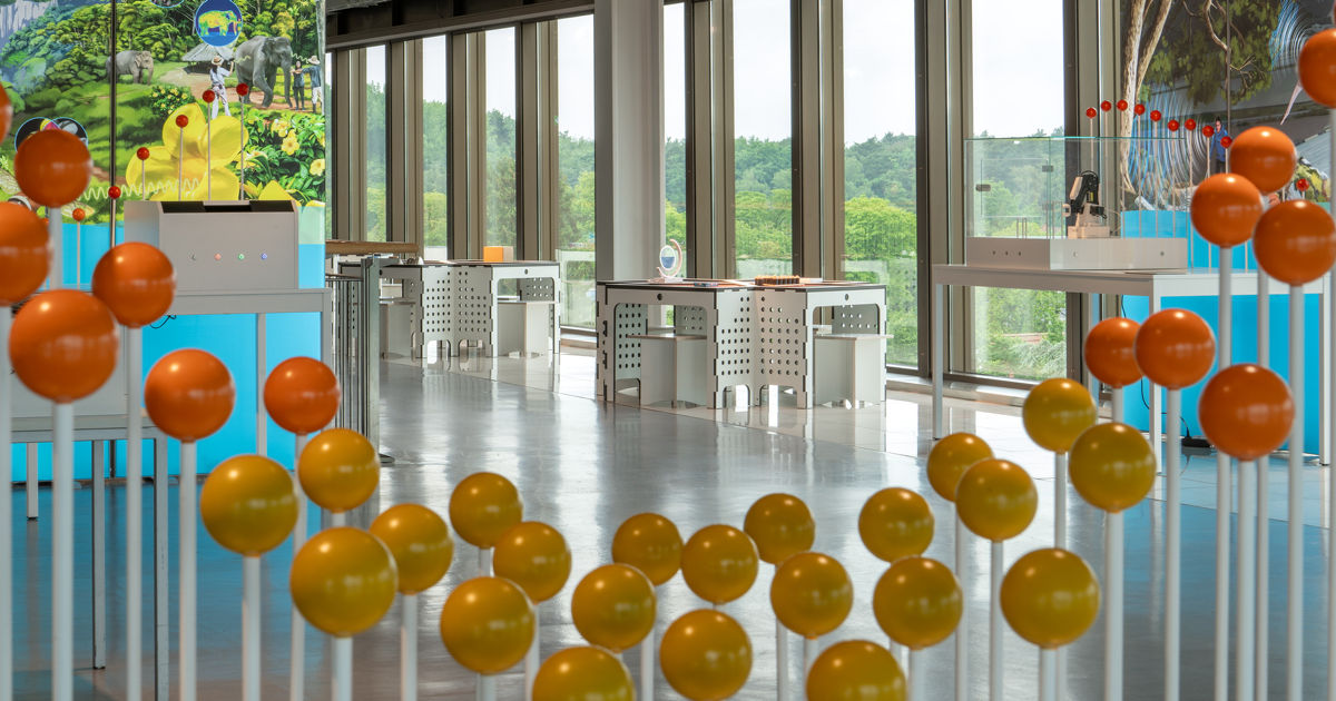 Noch bis morgen machen wir die Welle: Dann endet die Ausstellung „Wellen – Tauch ein!“ im HNF. Kommt also zwischen 10 und 18 Uhr vorbei, erlebt die Schönheit und Dynamik von Schall-, Licht- und vielen anderen Wellen und entdeckt ihre Kraft mit allen Sinnen.