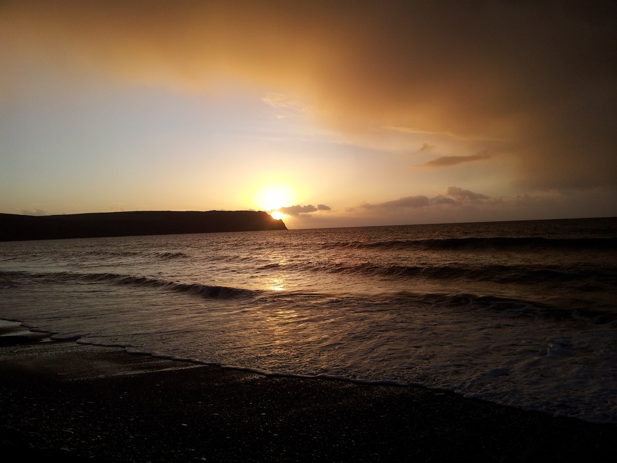 manonabeach's tweet photo. What the #beach means at #Pendower in #Roseland #Cornwall, with @LynwoodBnB - https://t.co/9d0reFb5T8 https://t.co/tU6vhatQ6z