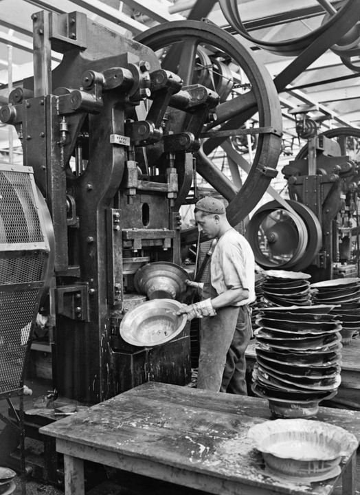 cnc_experts's tweet image. Shaping bell for loudspeakers at the Atwater Kent Radio Factory 1925.
Photo credit, copyright: Eric and ow.ly/Y28H50TPabc