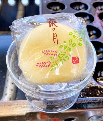 zenjioya2's tweet photo. 正月恒例、お土産の萩の月。
ありがとうございます。
今年もおやつの店は優先順位低めな営業ですがよろしくお願いします。
お誕生日ステーキはまだ続いてますよ🎉 https://t.co/tFH4PXLYj6