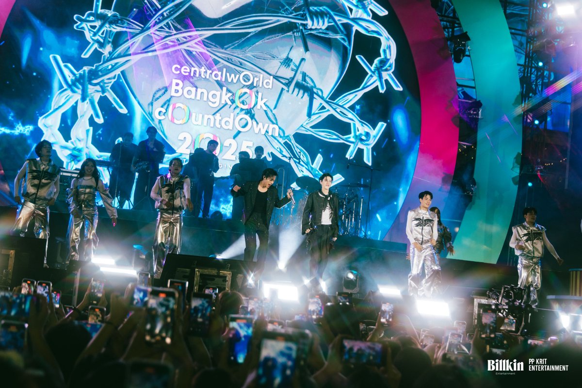 PPKrit_Ent's tweet photo. เสิร์ฟความสนุกต่อกันแบบไม่พักกับภาพบรรยากาศนับถอยหลังส่งท้ายปี 2024 กับงานเ���านต์ดาวน์สุดอลังการที่ centralwOrld 🤍🧡 #CountdownCTW2025xBKPP

ปี 2025 จะมีอะไรรอเสิร์ฟอยู่บ้างรอติดตามได้เลย!

#CTWBKKCountdown2025 
#PPKritt #Bbillkin https://t.co/RIJxos2O6F
