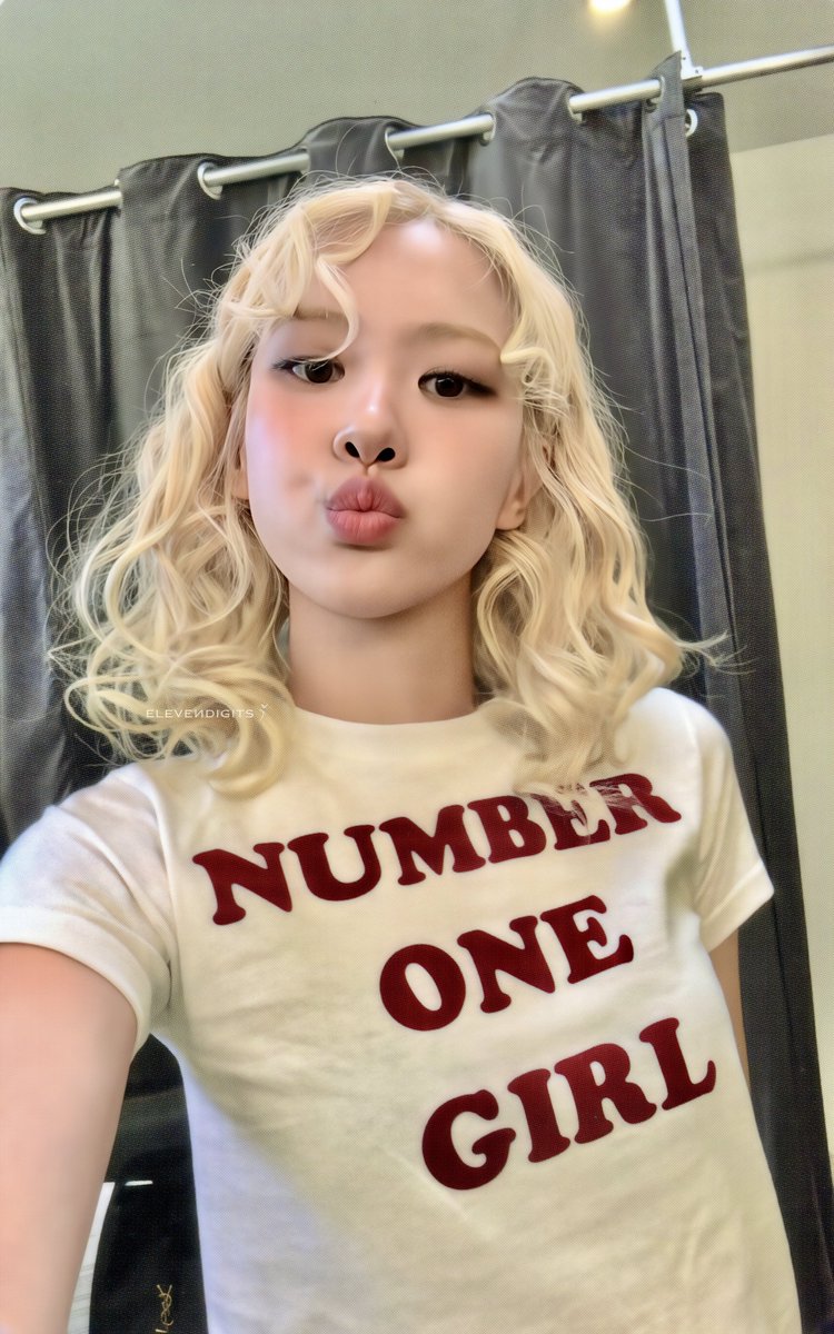 ROSÉ - ‘rosie’ Album Photocard ✨