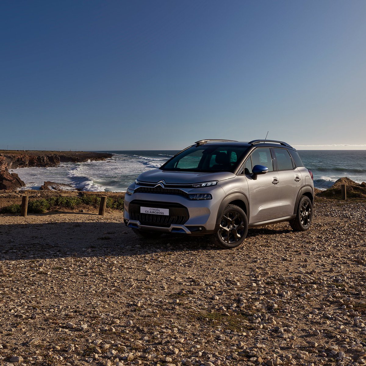 Citroen_ME's tweet photo. Are you a drive-up or hike-up kinda person? We’re both 🤷 ‘cause it’s the super comfy C3 Aircross after all.  

هل تفضل القيادة بالسيارة أم المشي لمسافات طويلة؟ نحن كذلك 🤷 وذلك بسبب الراحة التي توفرها سيارة إيركروس ستروين C3. https://t.co/x0PPik2F3m