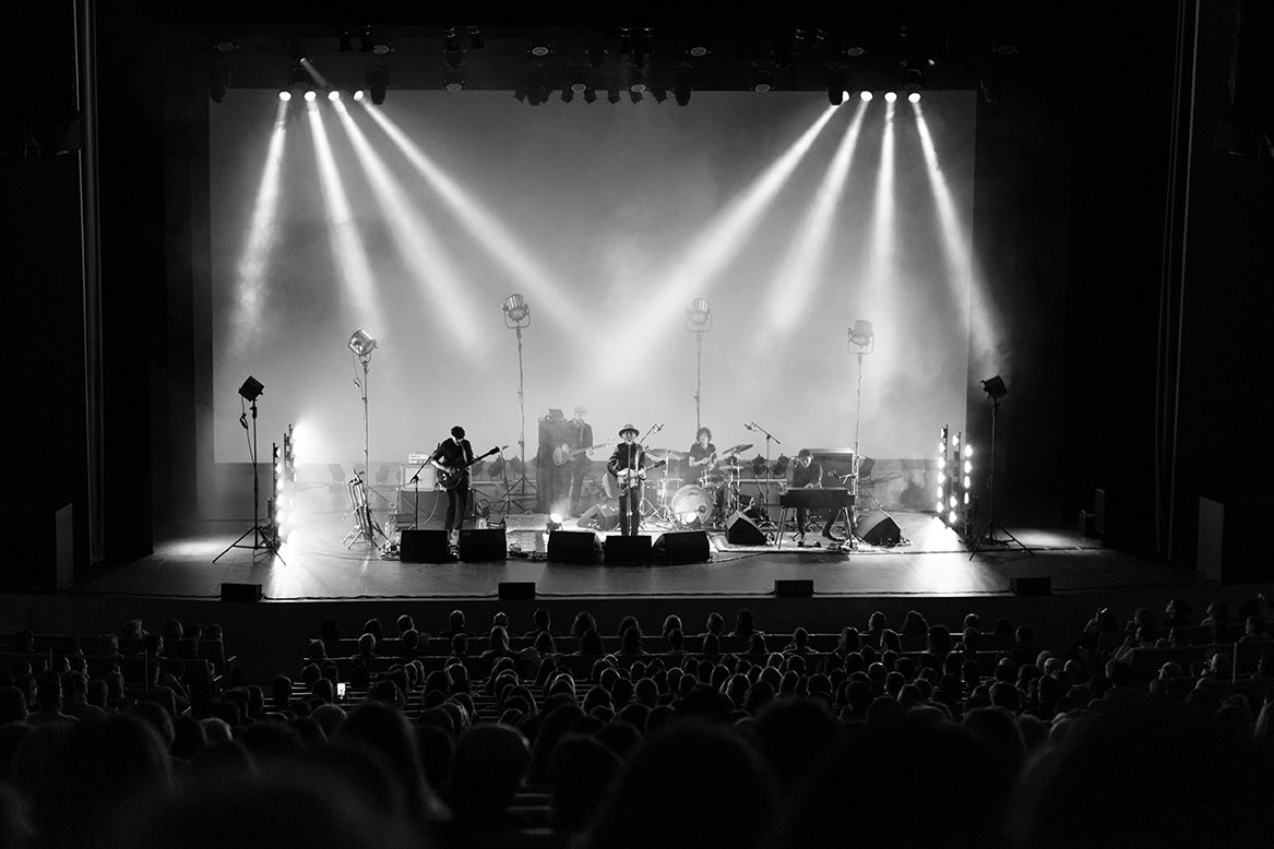 Mikel Erentxun (@mikelerentxun) on Twitter photo Anoche arrancó el tour DD40 de la mejor manera posible .
Un auditorio lleno a rebosar , entregado y respetuoso .
Maravilla total .
❤️LOGROÑO !
#DD40
#DD40tour2025
📷 : <a href="/jokinfdez/">Jokin Fernández</a> Anoche arrancó el tour DD40 de la mejor manera posible .
Un auditorio lleno a rebosar , entregado y respetuoso .
Maravilla total .
❤️LOGROÑO !
#DD40
#DD40tour2025
📷 : <a href="/jokinfdez/">Jokin Fernández</a>