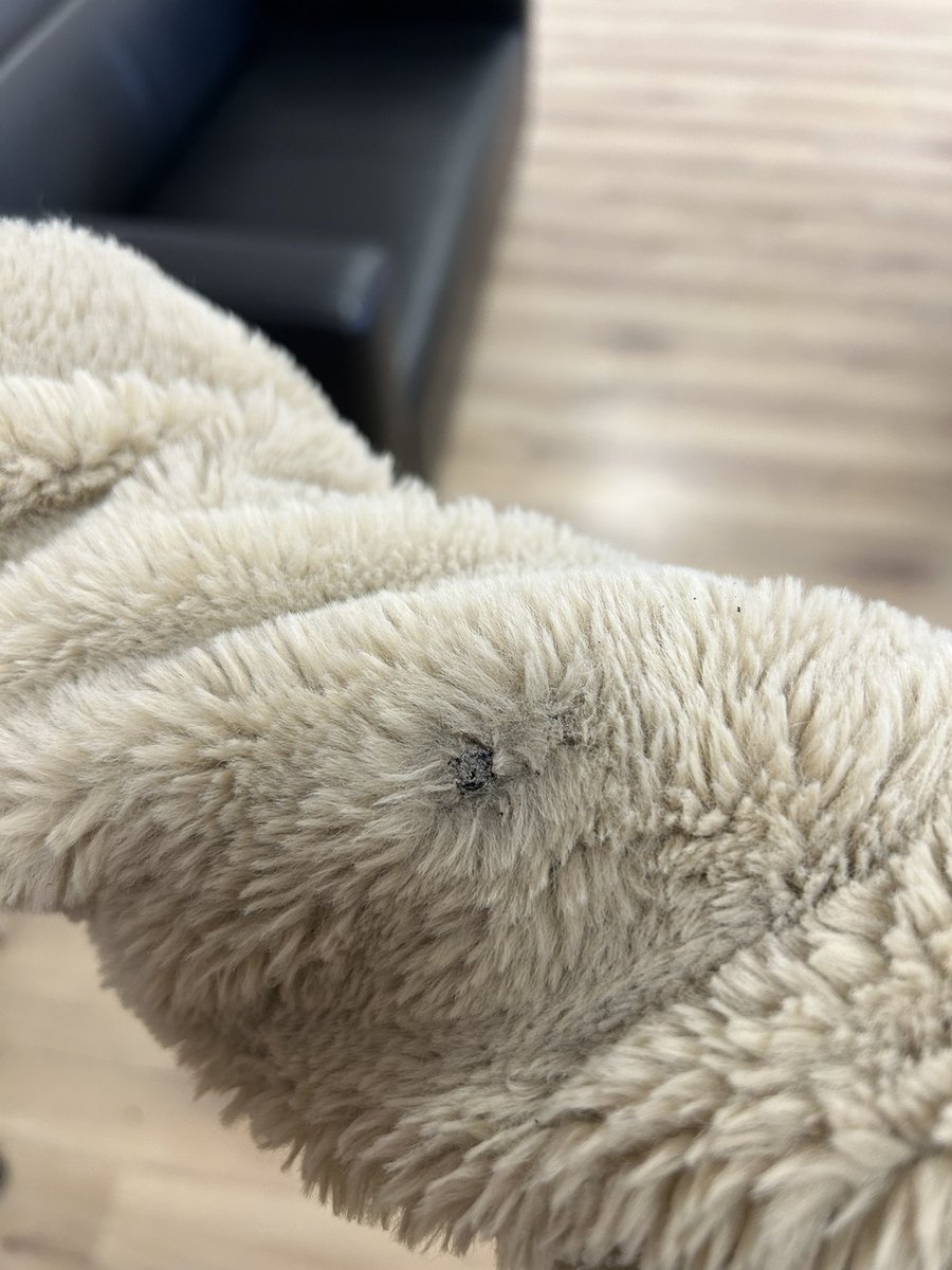 Milano’dan sonra İstanbul’da da yolda sigara içilmesi yasaklanmalı. Ben kendini bilmeyen bir insan yüzünden zarara uğradım. Onun keyif sigarası benim keyfimi kaçırdı.