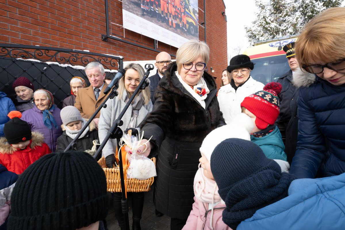 TKH_Teresa's tweet photo. 🚑#NowyRok, nowe zespoły ratownictwa medycznego na #Podkarpacie!
W naszym województwie rozpoczęły działalność 3 nowe #ZRM, a 2 inne działają dłużej.
Nowe ZRM powstały w:
#GłogówMałopolski, #Przecław i gm. #Jarocin.
Dłużej będą pracować w:
#Dębica i #Sieniawa – z 16 na 24 godz. https://t.co/l53yaXK65h