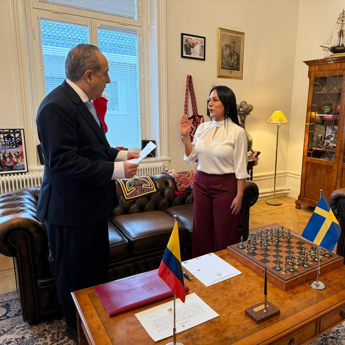 El pasado 19 de diciembre tomó posesión como auxiliar de la misión Diplomática la putumayense Cindy Catherine Getial Triana, quien expresó su gratitud y compromiso de trabajo con la comunidad colombiana.