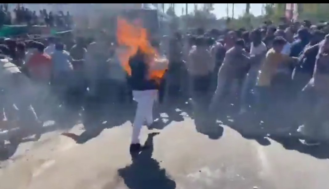 TATUPREM5555's tweet image. बिहार में छात्रों के आंदोलन को गलत दिशा में मोड जा रहा है ।🚨🔥प्रशासन ध्यान दें छात्रों की मांग को पूरी करें।
#BPSC_Ree_exam_for_all