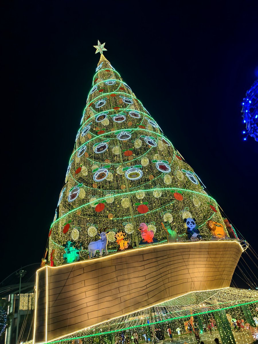 ashexiest's tweet image. Blinked, and 2024 was gone. 😌✨