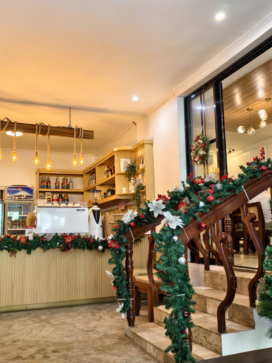 ashexiest's tweet image. Blinked, and 2024 was gone. 😌✨