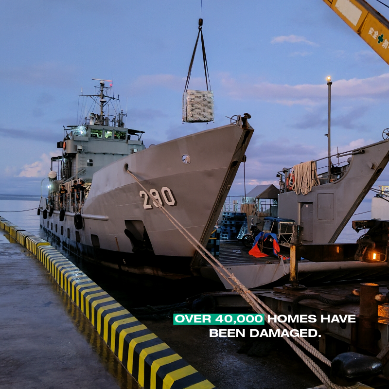ShelterBox's tweet photo. In the wake of Storm #Trami, entire communities were torn apart.

Thanks to the #Philippine Navy, Rotary, and local partners, our ShelterBox team in Cebu has delivered aid to 2,780 families. They now have the means to stay dry, safe, and protected from the elements.

Thank you 💚