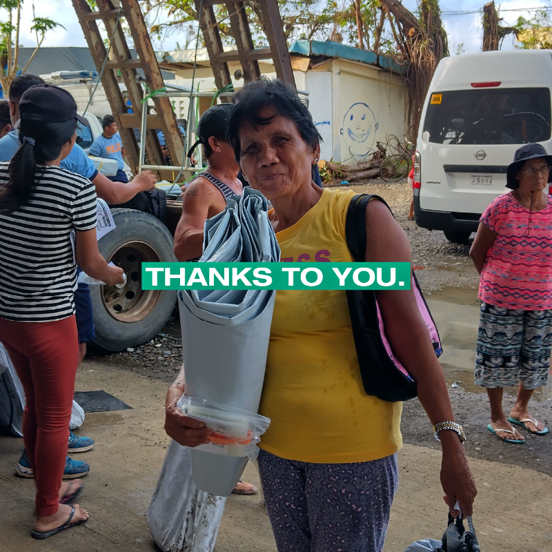 ShelterBox's tweet photo. In the wake of Storm #Trami, entire communities were torn apart.

Thanks to the #Philippine Navy, Rotary, and local partners, our ShelterBox team in Cebu has delivered aid to 2,780 families. They now have the means to stay dry, safe, and protected from the elements.

Thank you 💚