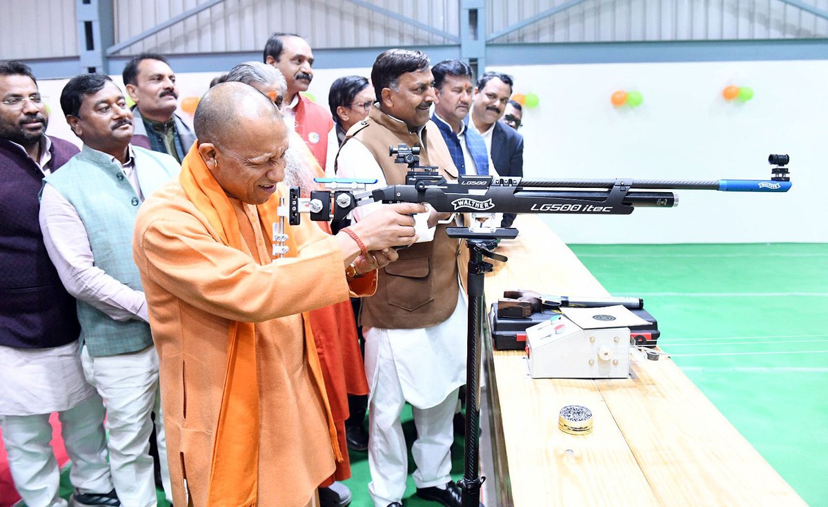 myogiadityanath's tweet photo. खेल संस्कृति को बढ़ावा देने हेतु जनपद गोरखपुर में आज ₹596 लाख की लागत से निर्मित मिनी स्पोर्ट्स कॉम्प्लेक्स के लोकार्पण के साथ ही खिलाड़ियों को स्पोर्ट्स किट का वितरण भी किया।

पूर्ण विश्वास है कि यहां से प्रशिक्षण लेकर गोरखपुर और पूर्वी उत्तर प्रदेश के युवाओं को स्पोर्ट्स के क्षेत्र में करियर बनाने का अवसर प्राप्त होगा।

खिलाड़ियों और जनपद वासियों को हार्दिक बधाई!