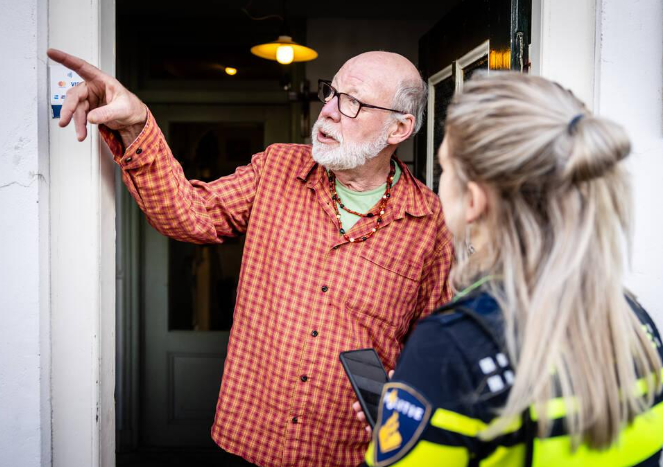 Door heel Nederland zijn oplichters actief die zich voordoen als nepagenten, helaas ook in onze buurt. Wordt u benaderd of gebeld en vertrouwt u het niet? Maak dan een melding bij de politie door (0900) 88 44 te bellen of 112 bij spoed. Lees meer op hattem.nl/Inwoners/Actue…