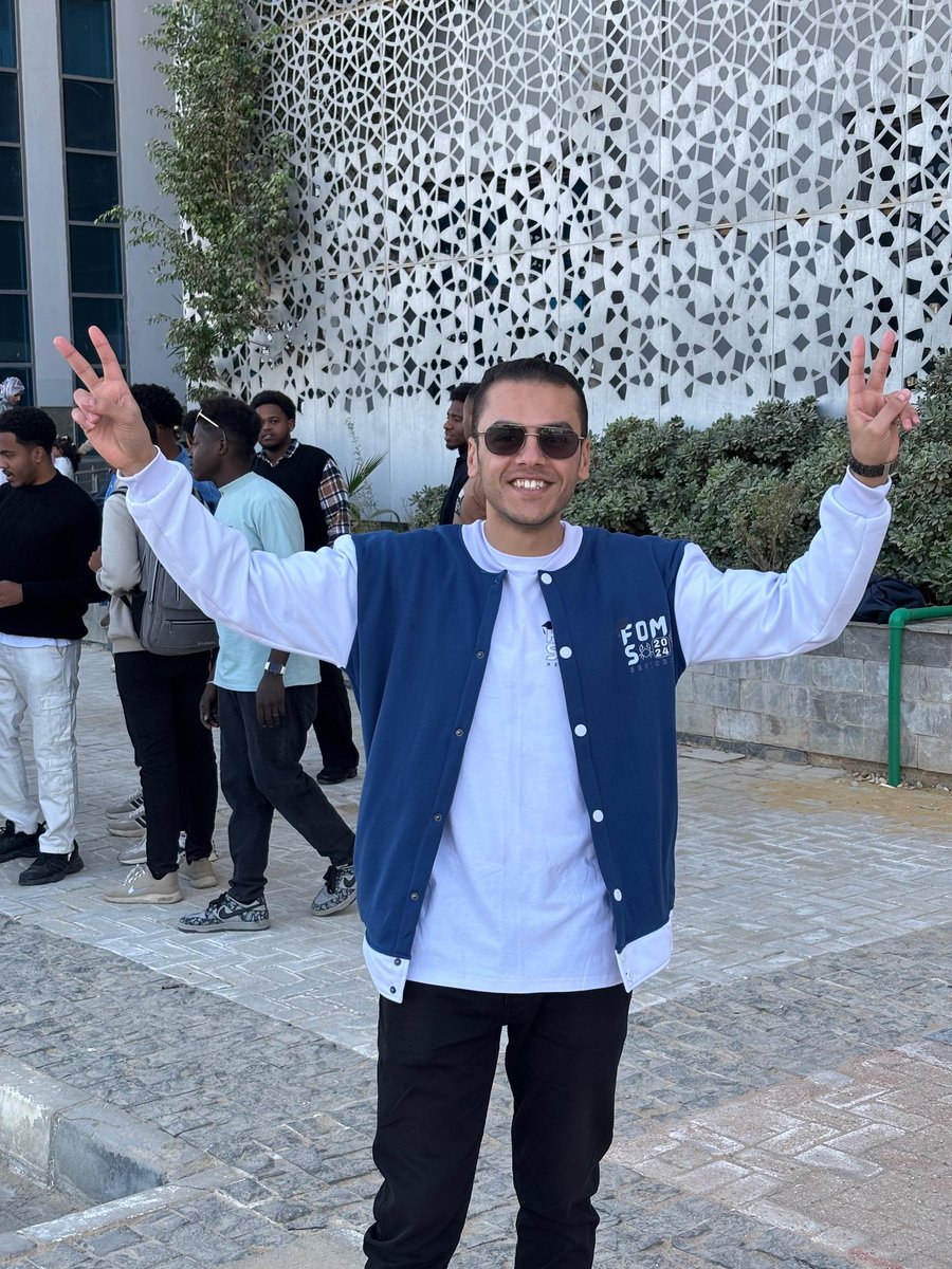 Mahmoudshbrwy16's tweet photo. صباح اول يوم تخرج 🎓 ♥️ 🥳
#FOMSU
#Batch_2 https://t.co/PC0ADarXge