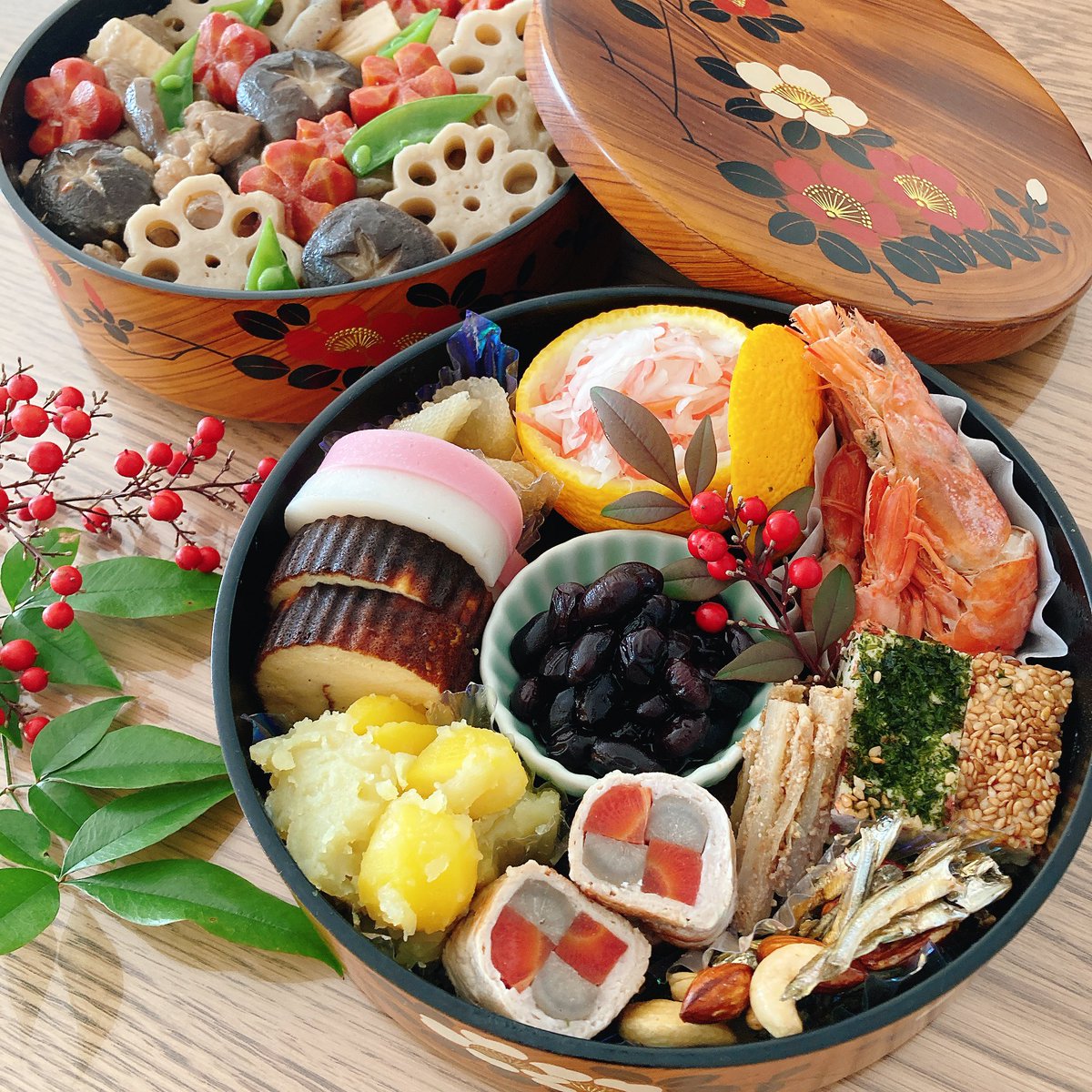 ばあちゃんが使ってたお重が可愛いから実家に持って行く前にまた撮っちゃった☺️
伊達巻き焦げちゃったけど、初の手作りおせち大好評でした〜
#おせち #ateliershiorionline #SHIORIonline #おうちごはん #Twitter家庭料理部