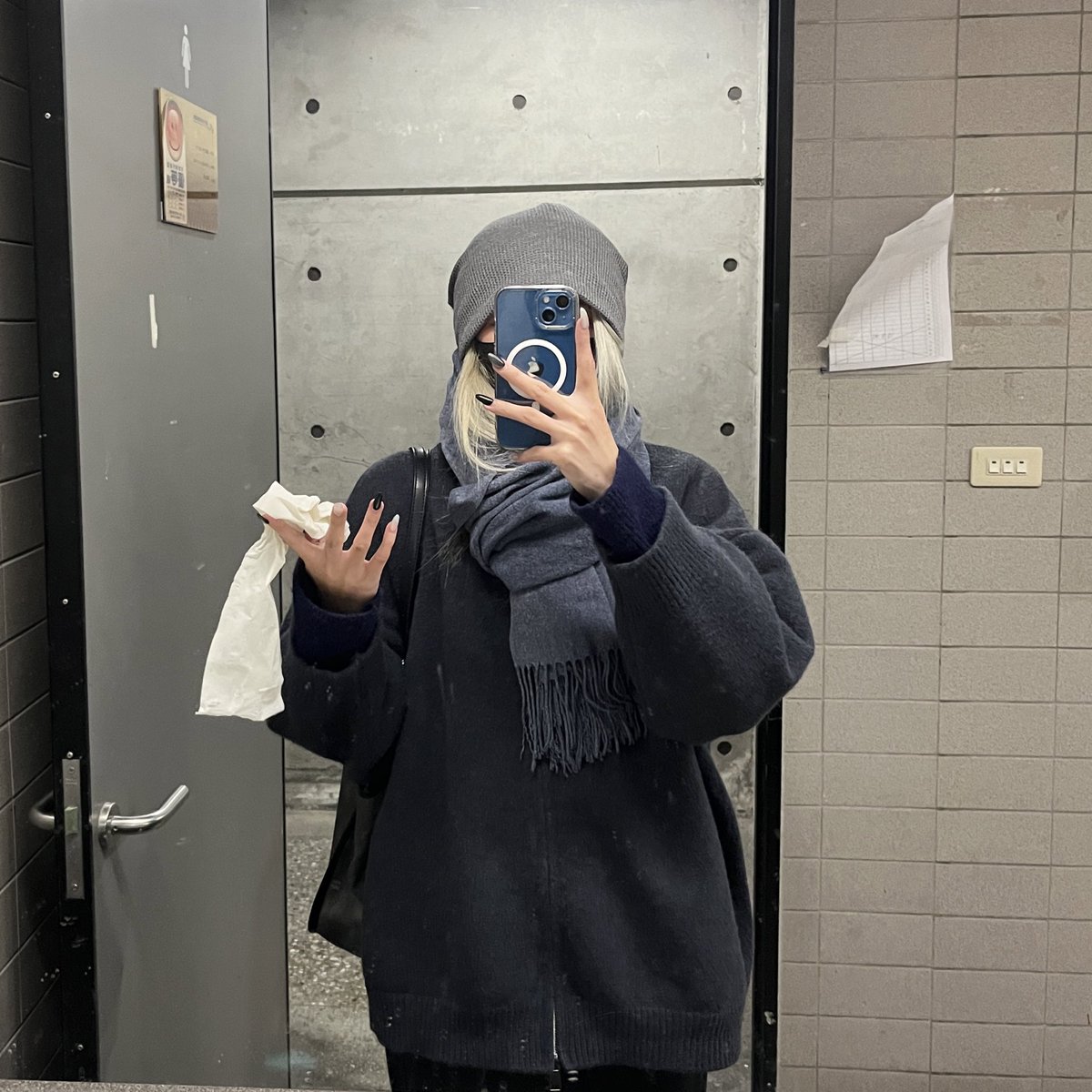最後一天踏進這鬼地方，終於結束我的大學生涯了！！！！！ https://t.co/x5nJxrBOFf