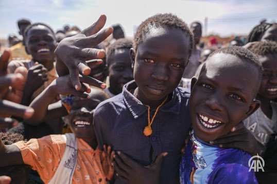 Hayata gülümseyen Sudanlı çocuklar