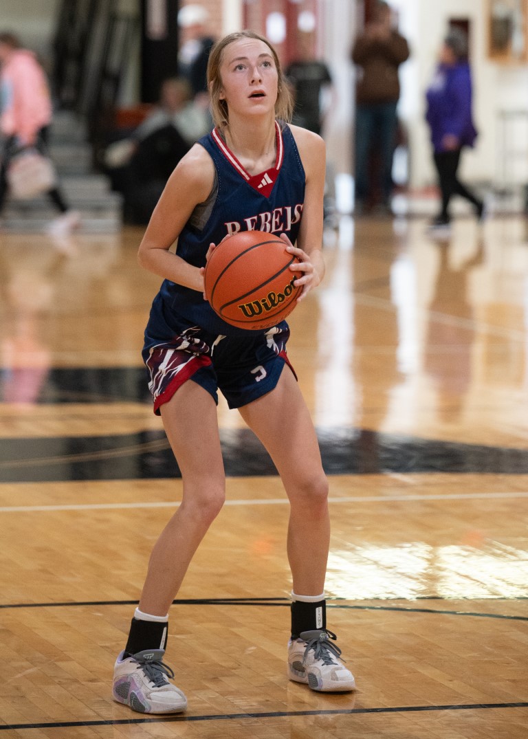 Featuring a few uncommitted prospects in holiday tourneys we have attended in the last week.

2026 5'10 CG Olivia Simpson Southwestern Hanover
Under the radar athletic guard with length that is extremely active on both ends. 
6 PPG, 5 RPG, 4 APG, 3.5 SPG
See eval in Ditech