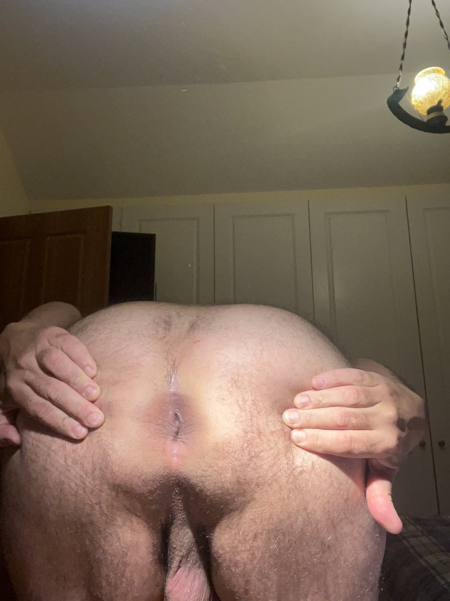 Just shaved my hole. Who wants a taste?