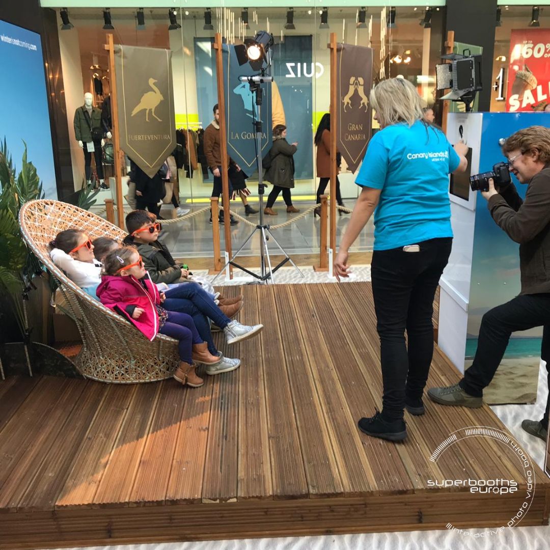 SuperBEuro's tweet photo. Get ready to elevate your event with the GIF Booth, the perfect fusion of fun &amp; branding!
With plenty of space for your brand &amp; sponsor logos, this booth lets guests create lively GIFs and take home high-quality printed images as keepsakes.

Learn more: https://t.co/QWw1f0EiT9 https://t.co/h0Lu5q9ifQ